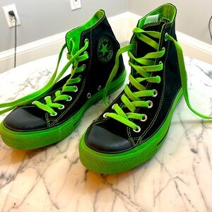 NWOT Converse Black & Neon Green High Top Converse SIZE 7